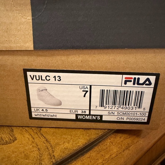 New in Box Women's Fila VULC 13 White High-Top Leather Sneakers Size 7 - Picture 4 of 10